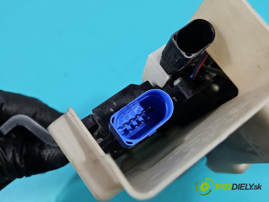 Porsche Cayenne I 2002-2010 4.5 V8 340KM automatic 250 kW 4511 cm3 5- zámek přední pravý 7L0837090