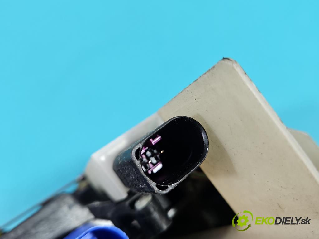 Porsche Cayenne I 2002-2010 4.5 V8 340KM automatic 250 kW 4511 cm3 5- zámek přední pravý 7L0837090