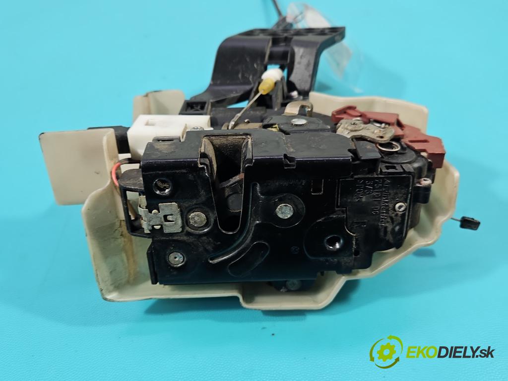 Porsche Cayenne I 2002-2010 4.5 V8 340KM automatic 250 kW 4511 cm3 5- zámek přední pravý 7L0837090