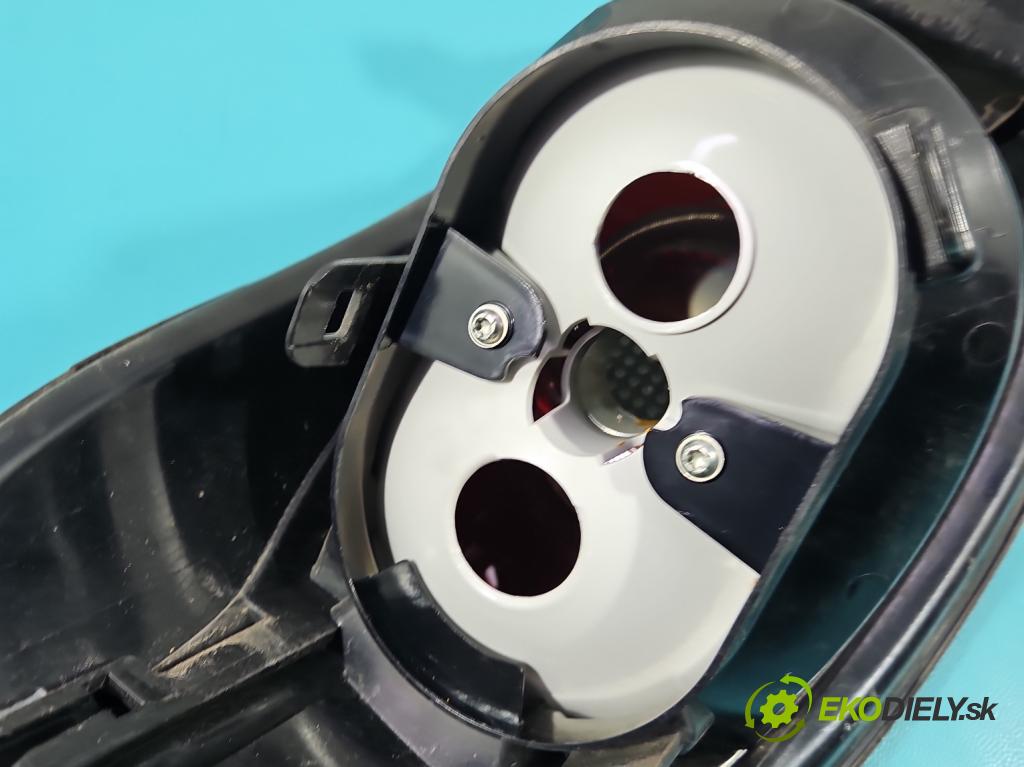 Vw Tiguan I 2007-2016 1.4 TSI 150 HP manual 110 kW 1390 cm3 5- svetlo / reflektor zadné pravé 5N0945096H (Kľučka dverí ostatné)