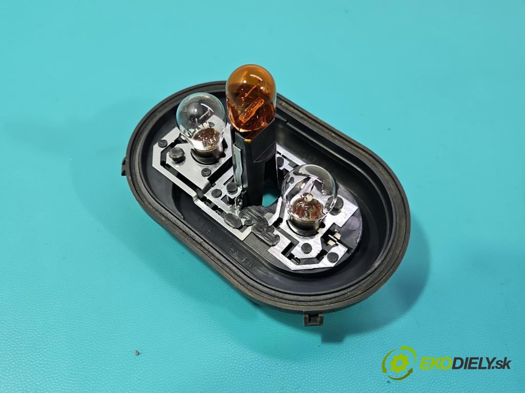 Vw Tiguan I 2007-2016 1.4 TSI 150 HP manual 110 kW 1390 cm3 5- svetlo / reflektor zadné pravé 5N0945096H (Kľučka dverí ostatné)