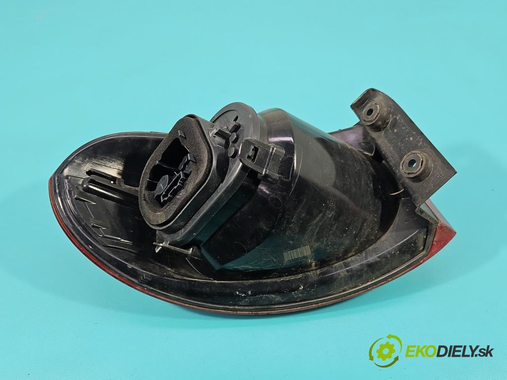 Vw Tiguan I 2007-2016 1.4 TSI 150 HP manual 110 kW 1390 cm3 5- svetlo / reflektor zadné pravé 5N0945096H (Kľučka dverí ostatné)