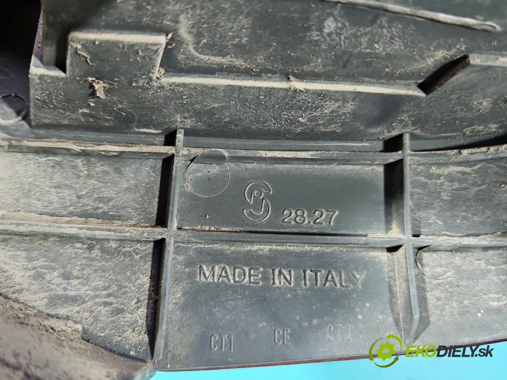 Mitsubishi Space star 1.6 16V 98 HP manual 72 kW 1584 cm3 5- svetlo / reflektor zadné ľavé  (Kľučka dverí ostatné)