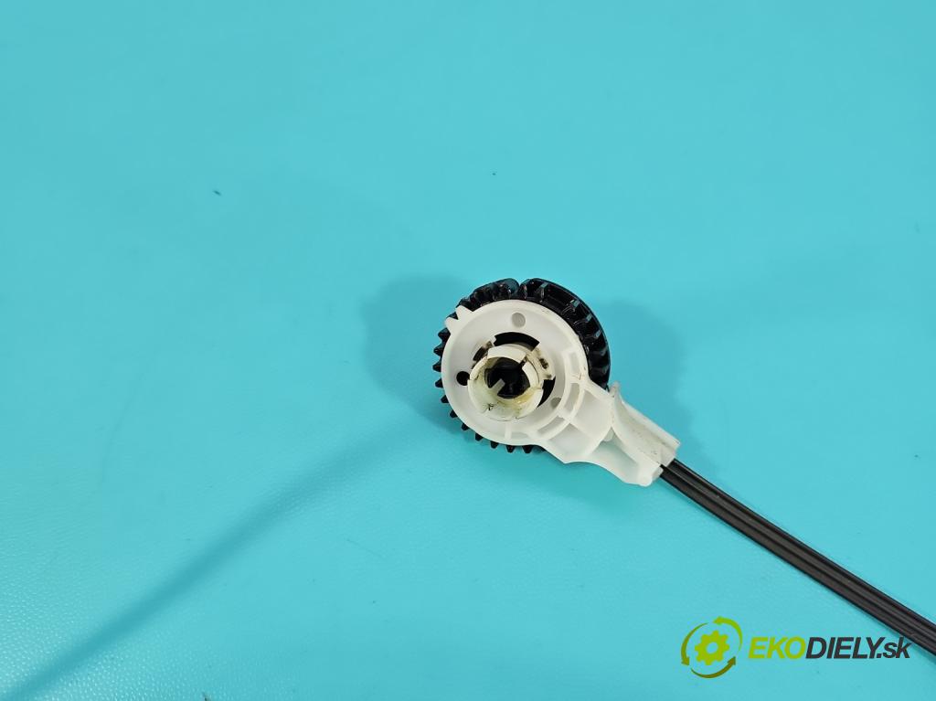 Toyota Verso 2009-2018 1.8 16V 147 HP automatic 108 kW 1798 cm3 5- panel kúrenia 55420-0F020