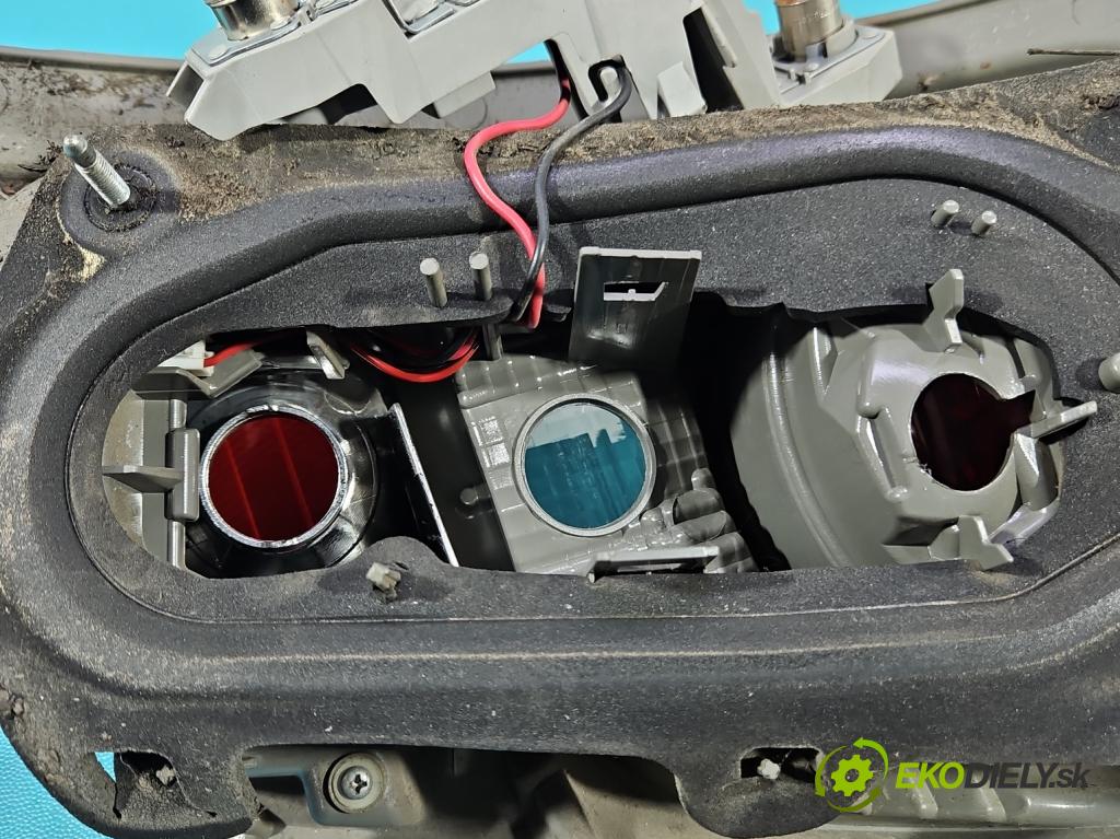 Toyota Verso 2009-2018 1.8 16V 147 HP automatic 108 kW 1798 cm3 5- svetlo / reflektor zadné ľavé 81560-0F090 (Kľučka dverí ostatné)