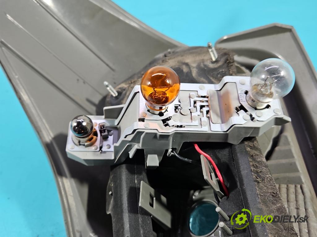 Toyota Verso 2009-2018 1.8 16V 147 HP automatic 108 kW 1798 cm3 5- svetlo / reflektor zadné pravé  (Kľučka dverí ostatné)