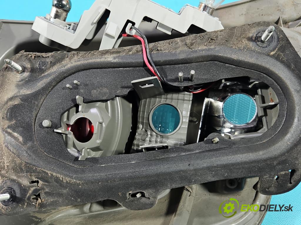 Toyota Verso 2009-2018 1.8 16V 147 HP automatic 108 kW 1798 cm3 5- svetlo / reflektor zadné pravé  (Kľučka dverí ostatné)