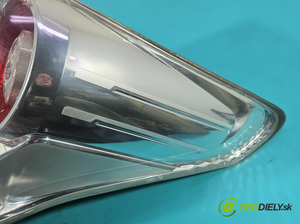 Toyota Verso 2009-2018 1.8 16V 147 HP automatic 108 kW 1798 cm3 5- svetlo / reflektor zadné pravé  (Kľučka dverí ostatné)