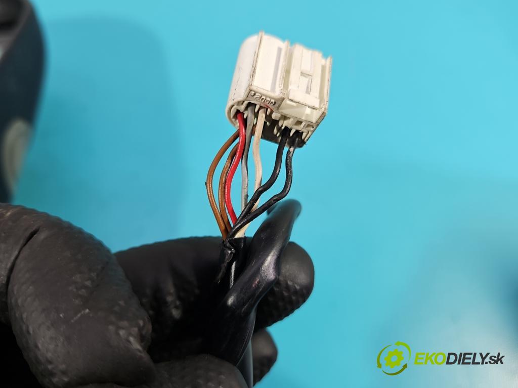 Toyota Verso 2009-2018 1.8 16V 147 HP automatic 108 kW 1798 cm3 5- zrkadlo pravé  (Kľučka dverí ostatné)