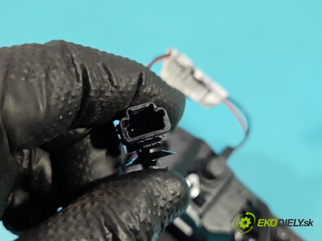 Renault Clio IV 2012-2020 1.2 16V 73 HP manual 54 kW 1149 cm3 5- svetlo / reflektor zadné pravé 265505796R (Kľučka dverí ostatné)