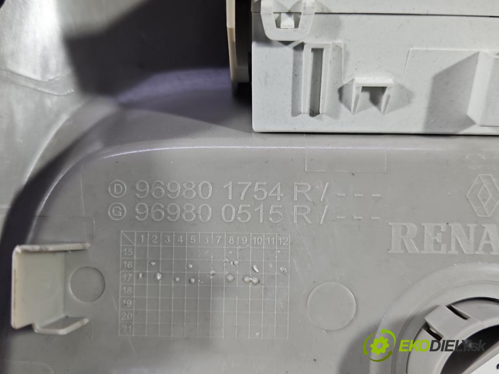 Renault Clio IV 2012-2020 1.2 16V 73 hp manual 54 kW 1149 cm3 5- světlo interiéru 969801754R