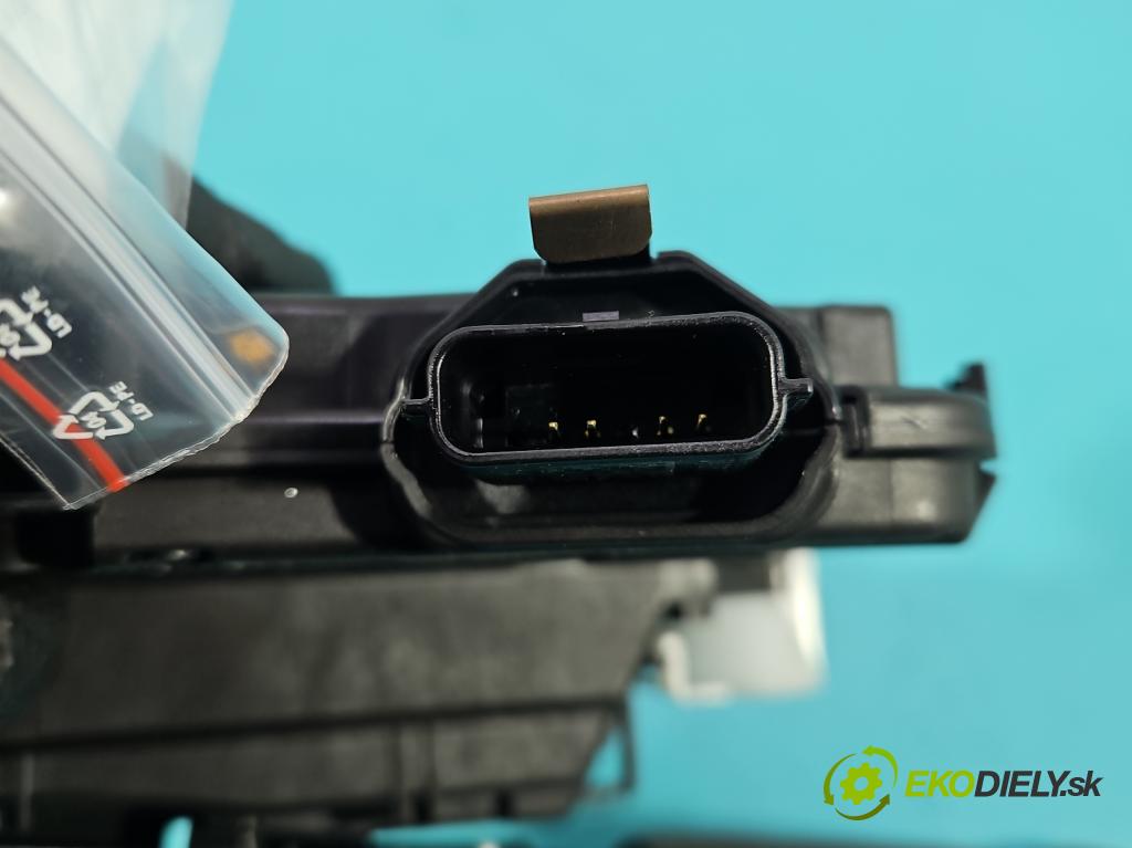 Renault Clio IV 2012-2020 1.2 16V 73 HP manual 54 kW 1149 cm3 5- zámok predné ľavý 805033000R