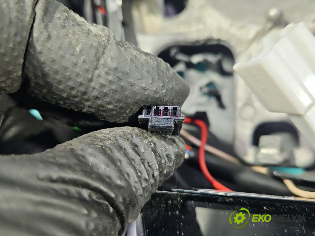 Renault Clio IV 2012-2020 1.2 16V 73 HP manual 54 kW 1149 cm3 5- volant 484005241R (Volant)