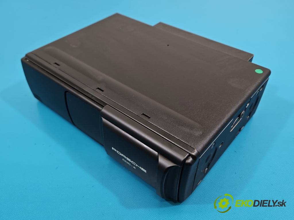 Porsche Cayenne I 2002-2010 4.5 V8 340KM automatic 250 kW 4511 cm3 5- Měnič: cd 7L5035111D (CD měnič)