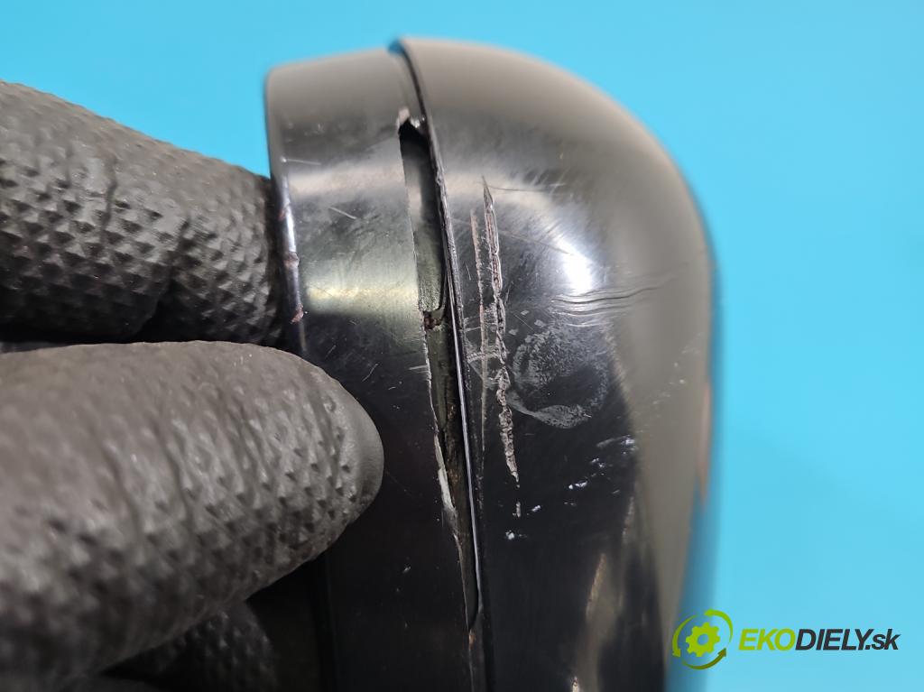 Mitsubishi Outlander I 2003-2006 2.0 16V 136 HP manual 100 kW 1997 cm3 5- zrkadlo pravé  (Kľučka dverí ostatné)