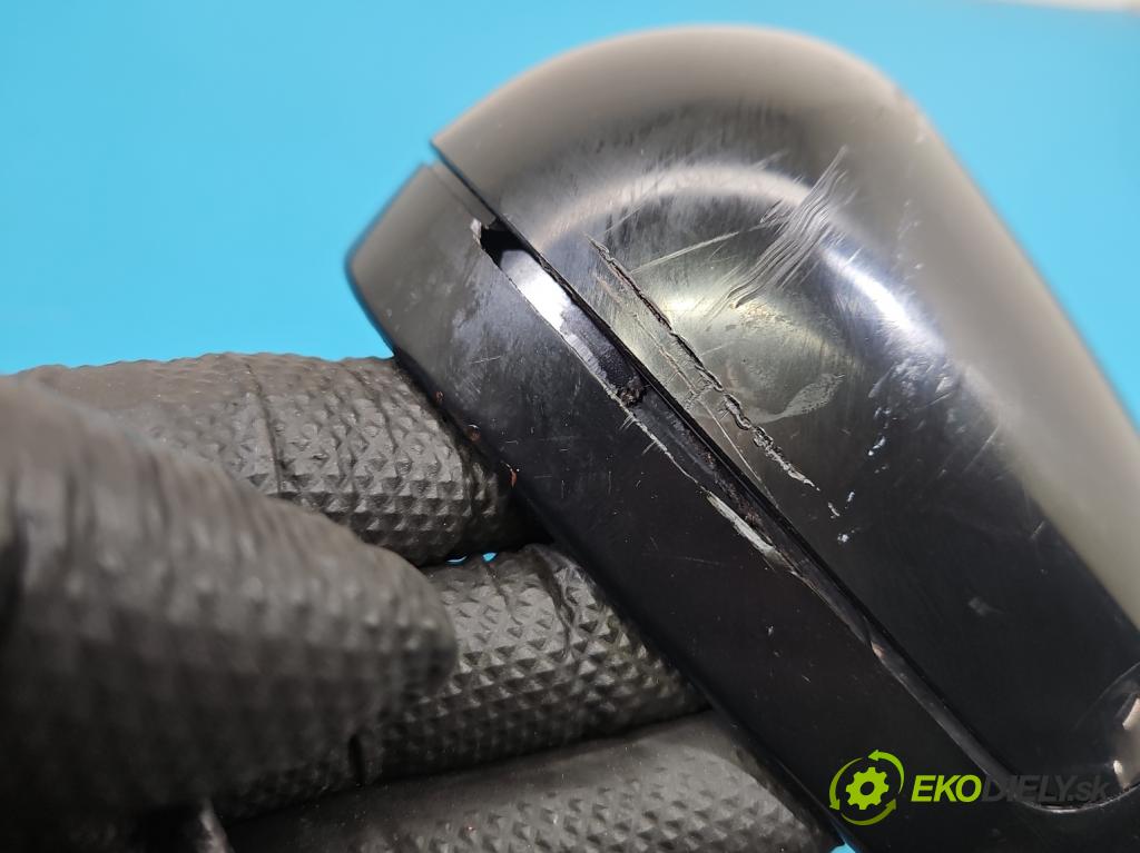 Mitsubishi Outlander I 2003-2006 2.0 16V 136 HP manual 100 kW 1997 cm3 5- zrkadlo pravé  (Kľučka dverí ostatné)