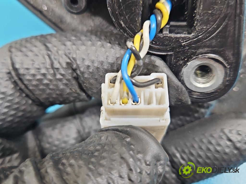 Mitsubishi Outlander I 2003-2006 2.0 16V 136 HP manual 100 kW 1997 cm3 5- zrkadlo pravé  (Kľučka dverí ostatné)