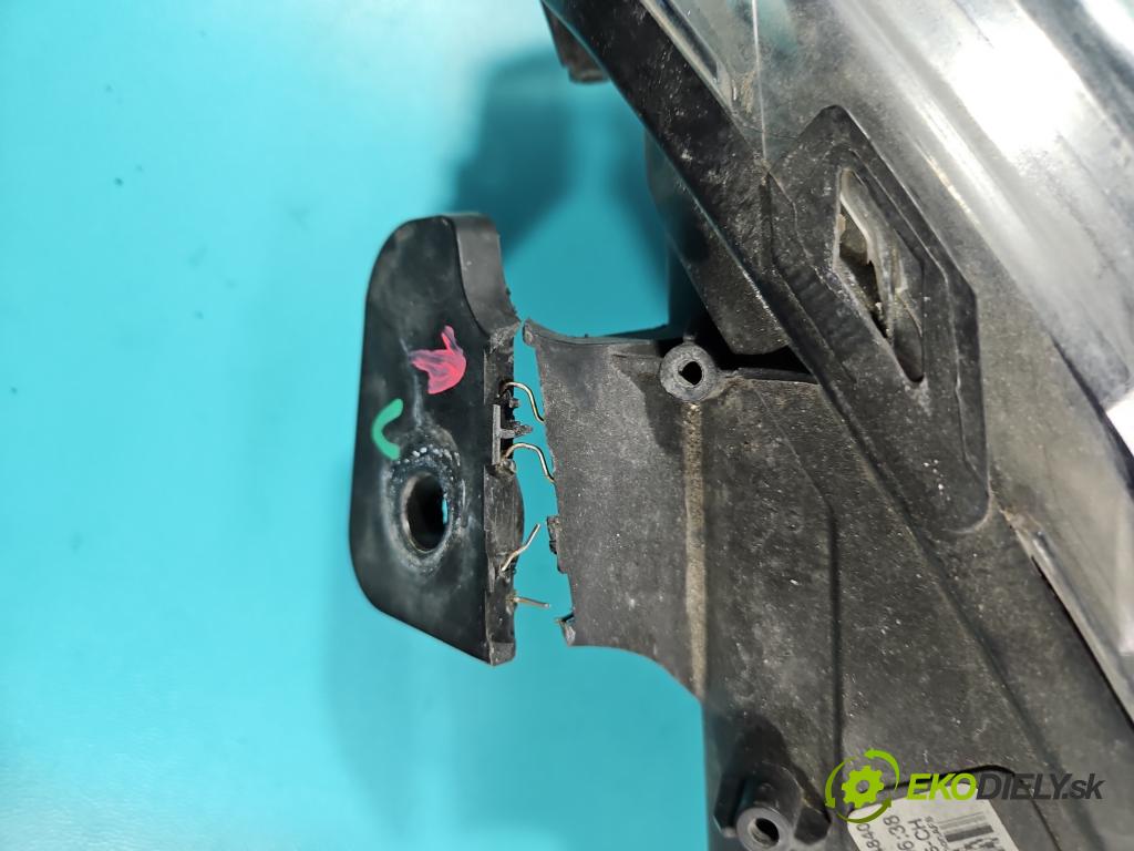 Citroen DS5 2011-2015 2.0 HDI 163 HP automatic 120 kW 1997 cm3 5- Reflektor: pravý 9806093380 (Svetlo predné pravé)