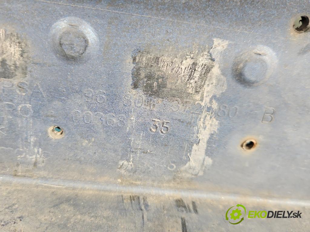 Peugeot 207 1.4 16V 88 HP manual 65 kW 1360 cm3 3- nárazník predné  (Kľučka dverí ostatné)