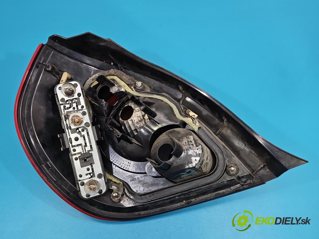 Nissan Almera N16 2000-2006 1.5 16V 98 HP manual 72 kW 1497 cm3 5- svetlo / reflektor zadné pravé  (Kľučka dverí ostatné)