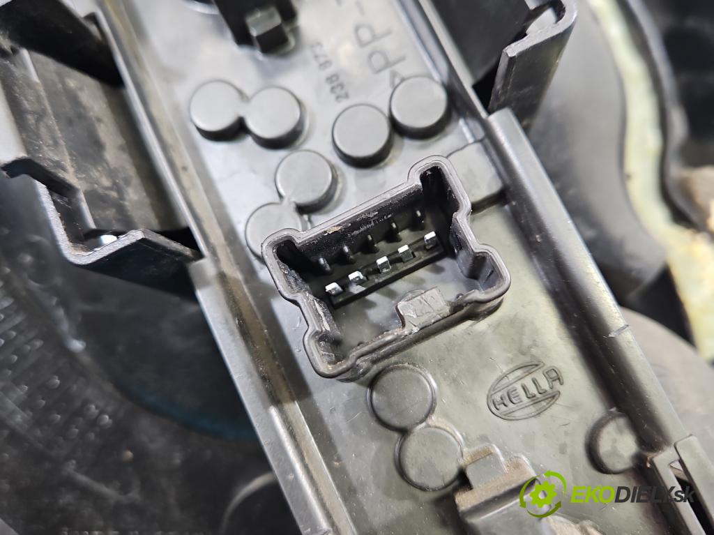 Nissan Almera N16 2000-2006 1.5 16V 98 HP manual 72 kW 1497 cm3 5- svetlo / reflektor zadné pravé  (Kľučka dverí ostatné)