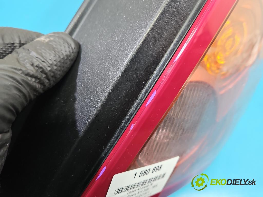 Nissan Almera N16 2000-2006 1.5 16V 98 HP manual 72 kW 1497 cm3 5- svetlo / reflektor zadné pravé  (Kľučka dverí ostatné)