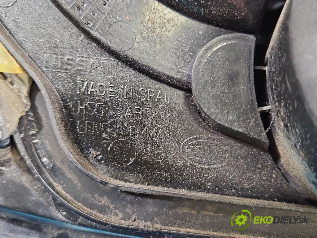 Nissan Almera N16 2000-2006 1.5 16V 98 HP manual 72 kW 1497 cm3 5- svetlo / reflektor zadné pravé  (Kľučka dverí ostatné)
