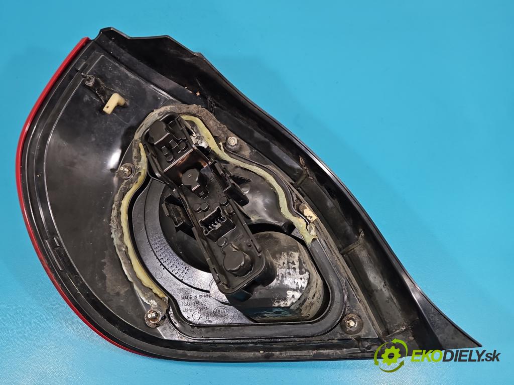 Nissan Almera N16 2000-2006 1.5 16V 98 HP manual 72 kW 1497 cm3 5- svetlo / reflektor zadné pravé  (Kľučka dverí ostatné)