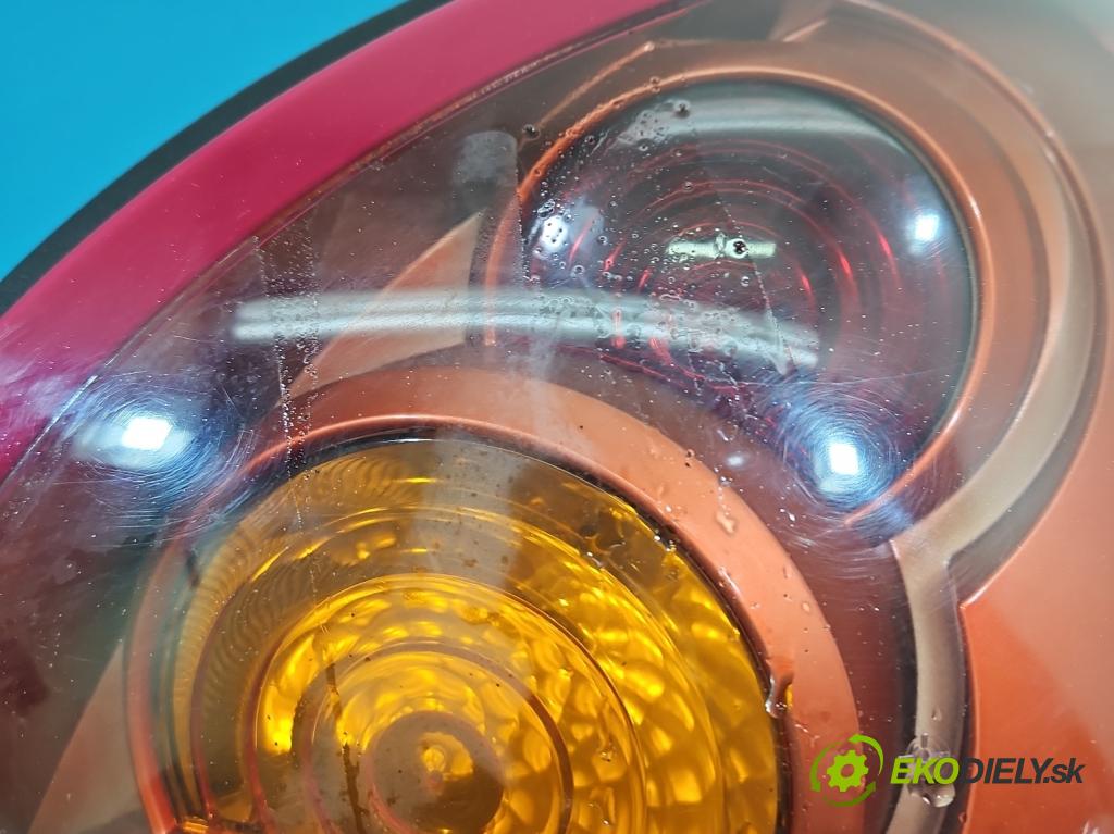 Nissan Almera N16 2000-2006 1.5 16V 98 HP manual 72 kW 1497 cm3 5- svetlo / reflektor zadné pravé  (Kľučka dverí ostatné)