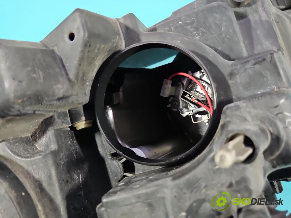 Peugeot 207 1.4 16V 88 HP manual 65 kW 1360 cm3 3- Reflektor: pravý 9649986180 (Svetlo predné pravé)