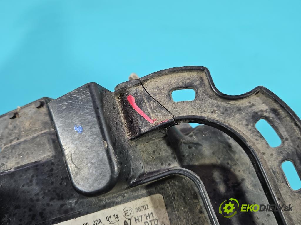 Peugeot 207 1.4 16V 88 HP manual 65 kW 1360 cm3 3- Reflektor: pravý 9649986180 (Svetlo predné pravé)