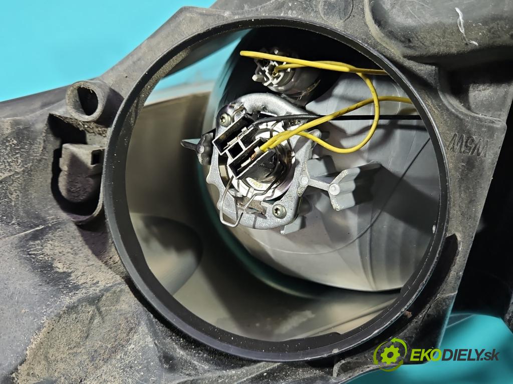 Peugeot 207 1.4 16V 88 HP manual 65 kW 1360 cm3 3- Reflektor: pravý 9649986180 (Svetlo predné pravé)