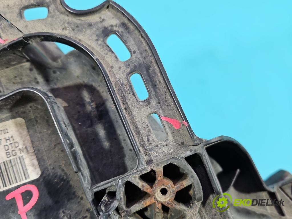 Peugeot 207 1.4 16V 88 HP manual 65 kW 1360 cm3 3- Reflektor: pravý 9649986180 (Svetlo predné pravé)