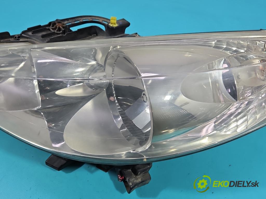 Peugeot 207 1.4 16V 88 HP manual 65 kW 1360 cm3 3- Reflektor: ľavý  (Kľučka dverí ostatné)