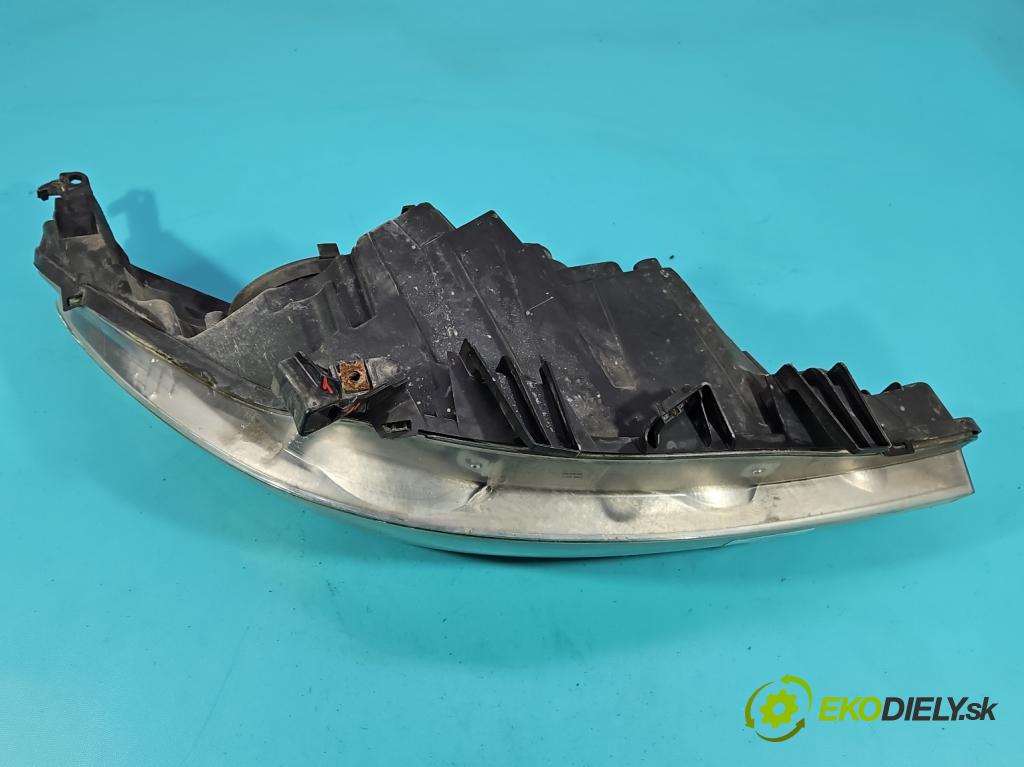 Peugeot 207 1.4 16V 88 HP manual 65 kW 1360 cm3 3- Reflektor: ľavý  (Kľučka dverí ostatné)