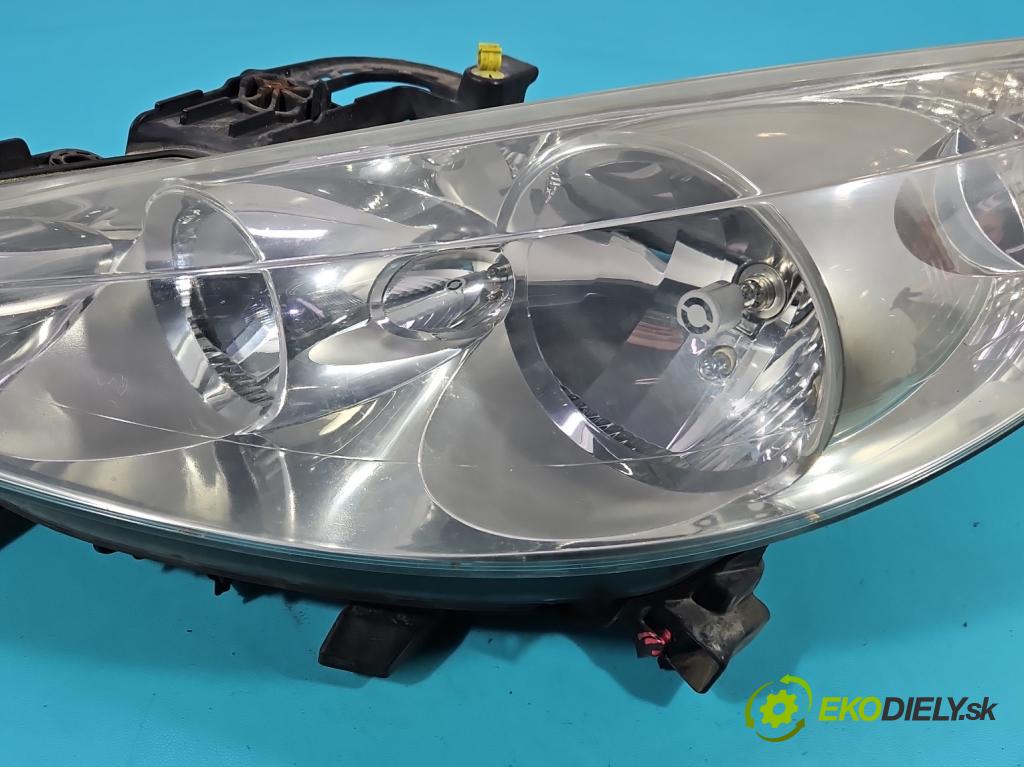 Peugeot 207 1.4 16V 88 HP manual 65 kW 1360 cm3 3- Reflektor: ľavý  (Kľučka dverí ostatné)