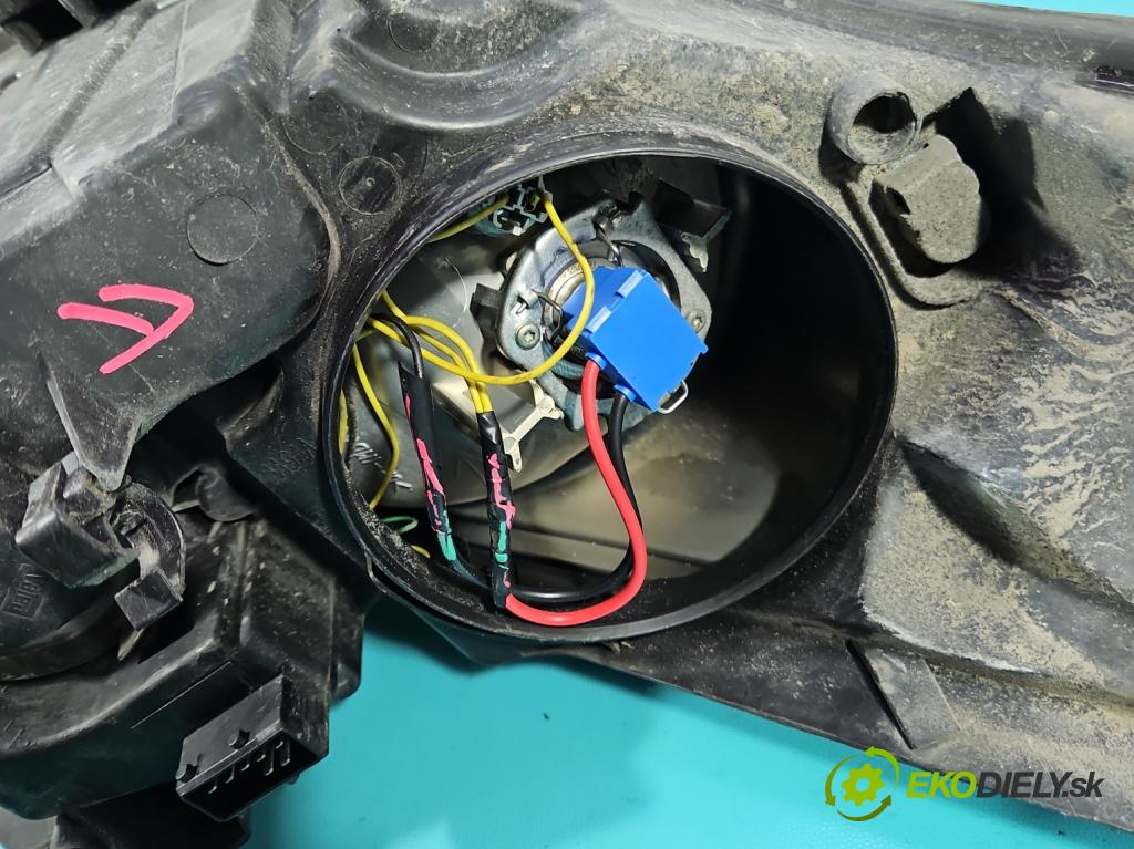 Peugeot 207 1.4 16V 88 HP manual 65 kW 1360 cm3 3- Reflektor: ľavý  (Kľučka dverí ostatné)