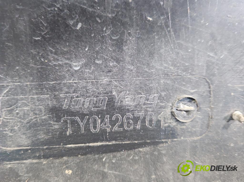 Toyota Corolla E12 2001-2009 1.4 D4D 90 HP manual 66 kW 1364 cm3 5- nárazník predné  (Kľučka dverí ostatné)