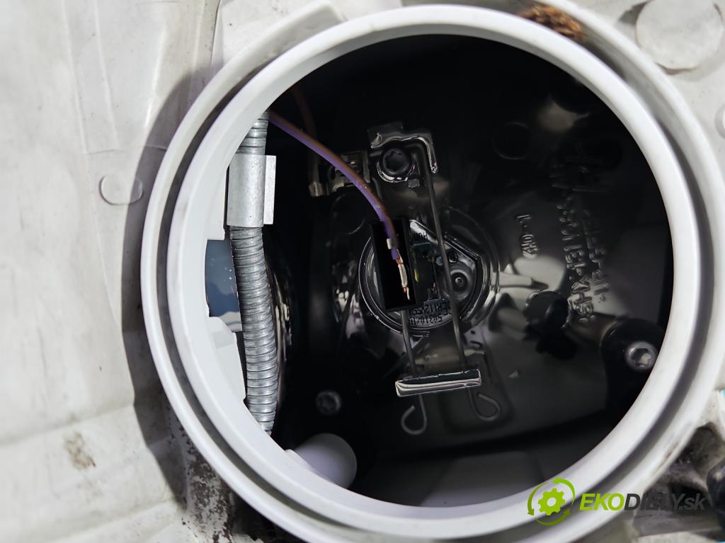 Skoda Octavia II 2004-2013 1.9 tdi 105 HP manual 77 kW 1896 cm3 5- Reflektor: pravý  (Svetlo predné pravé)