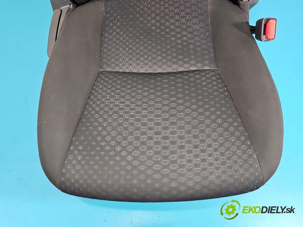 Toyota Verso 2009-2018 1.8 16V 147 HP automatic 108 kW 1798 cm3 5- Sedačka pravý  (Sedadlo)