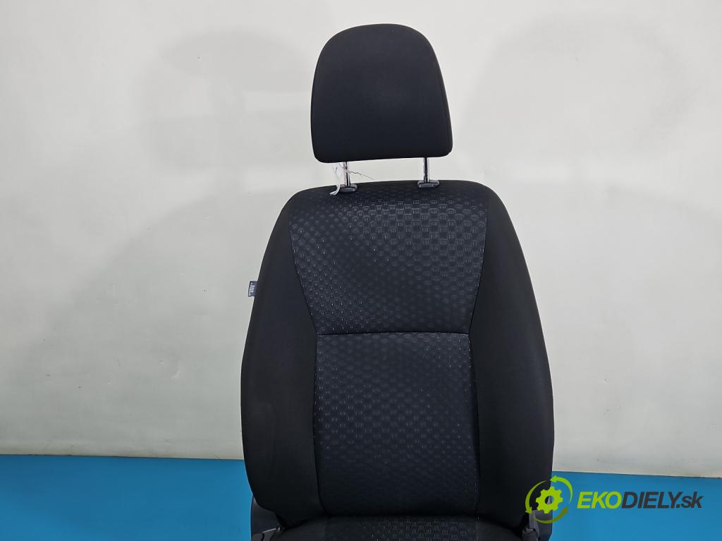 Toyota Verso 2009-2018 1.8 16V 147 HP automatic 108 kW 1798 cm3 5- Sedačka pravý  (Sedadlo)