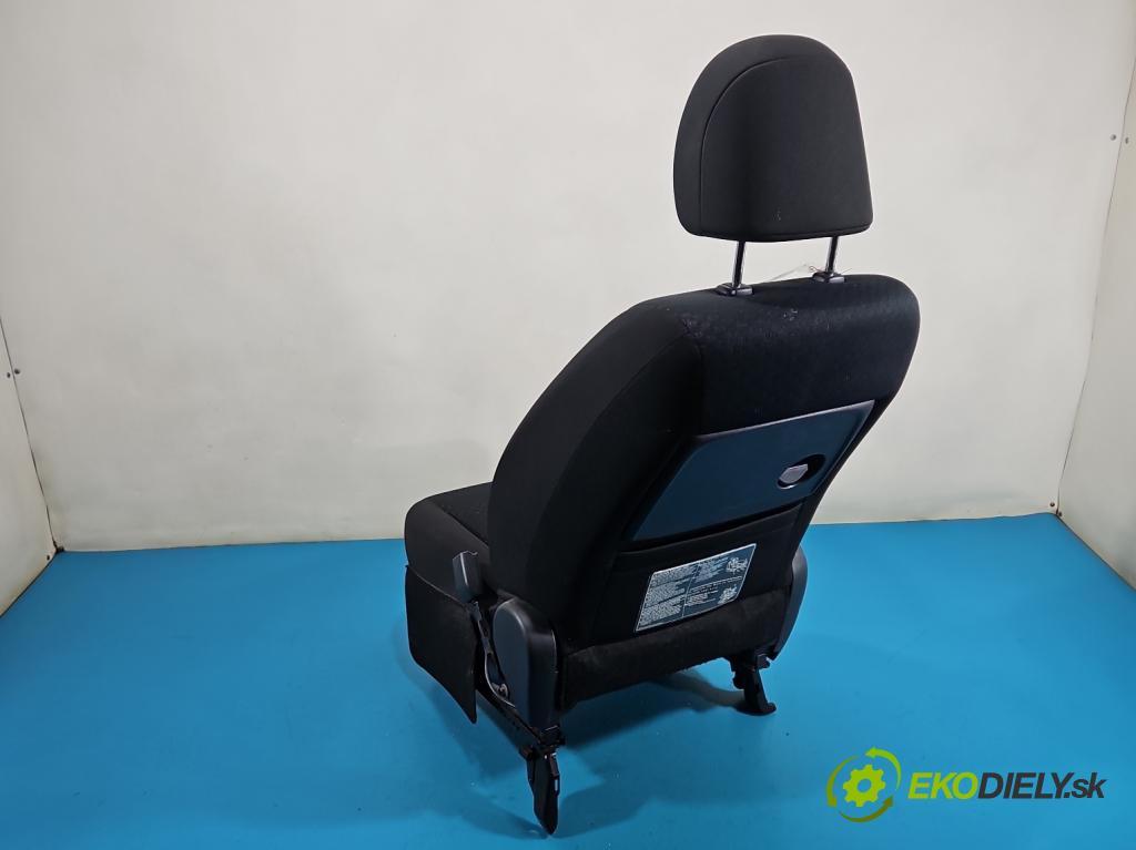 Toyota Verso 2009-2018 1.8 16V 147 HP automatic 108 kW 1798 cm3 5- Sedačka pravý  (Sedadlo)