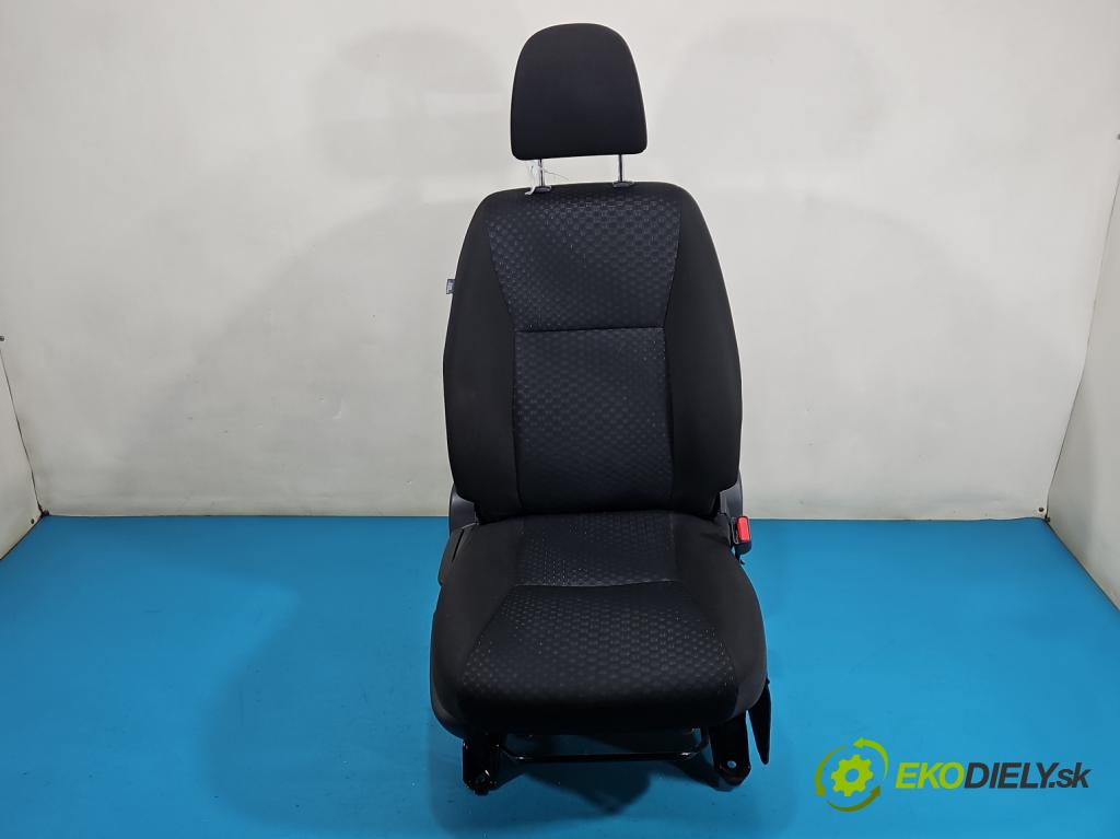 Toyota Verso 2009-2018 1.8 16V 147 HP automatic 108 kW 1798 cm3 5- Sedačka pravý  (Sedadlo)