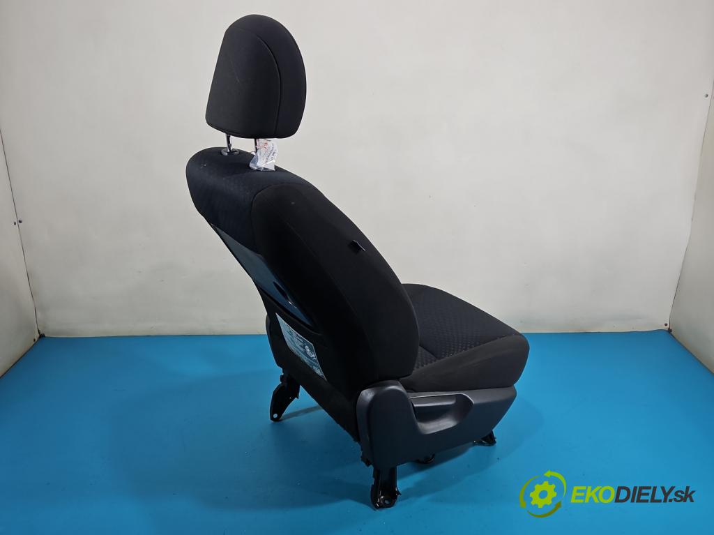 Toyota Verso 2009-2018 1.8 16V 147 HP automatic 108 kW 1798 cm3 5- Sedačka pravý  (Sedadlo)