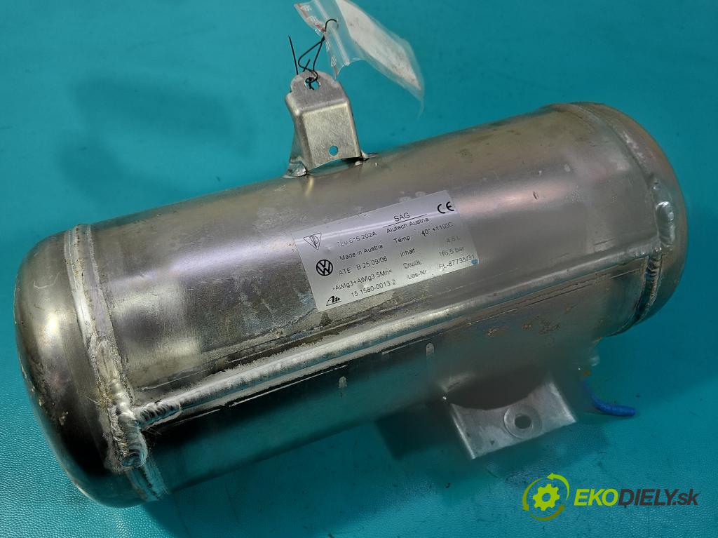 Porsche Cayenne I 2002-2010 4.5 V8 340KM: automatic 250 kW 4511 cm3 5- Nádrž: vzduchu 7L0616202A (Obal vzduchového filtra)