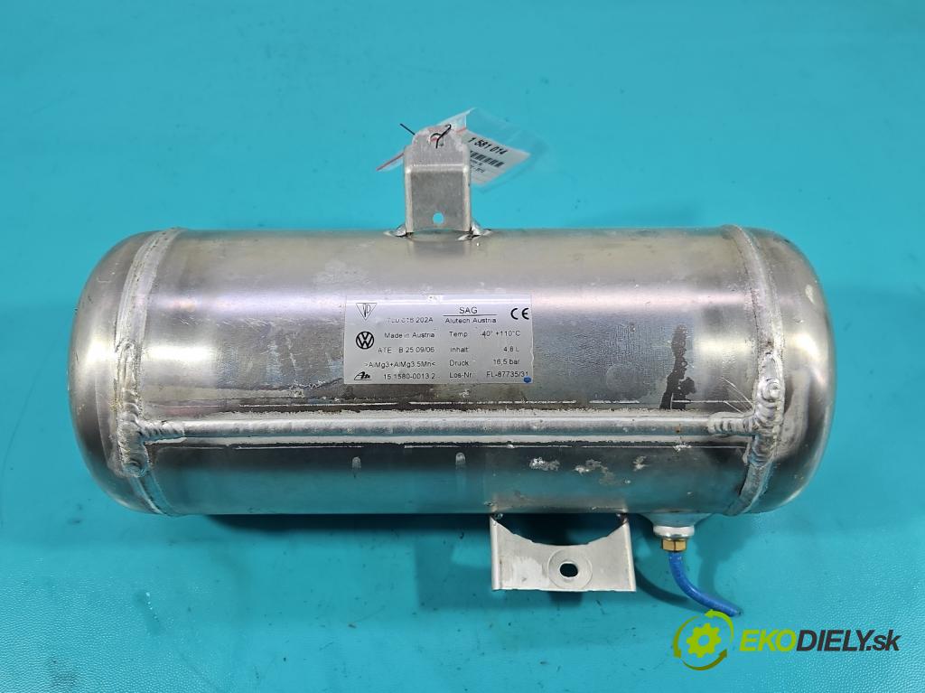 Porsche Cayenne I 2002-2010 4.5 V8 340KM: automatic 250 kW 4511 cm3 5- Nádrž: vzduchu 7L0616202A (Obal vzduchového filtra)