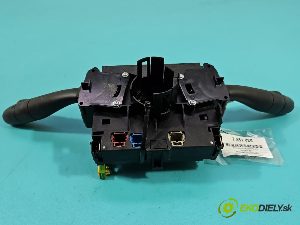 Peugeot 207 1.4 16V 88 HP manual 65 kW 1360 cm3 3- prepínač komplex: 96630731XT (Prepínacie páčky pod volantom)