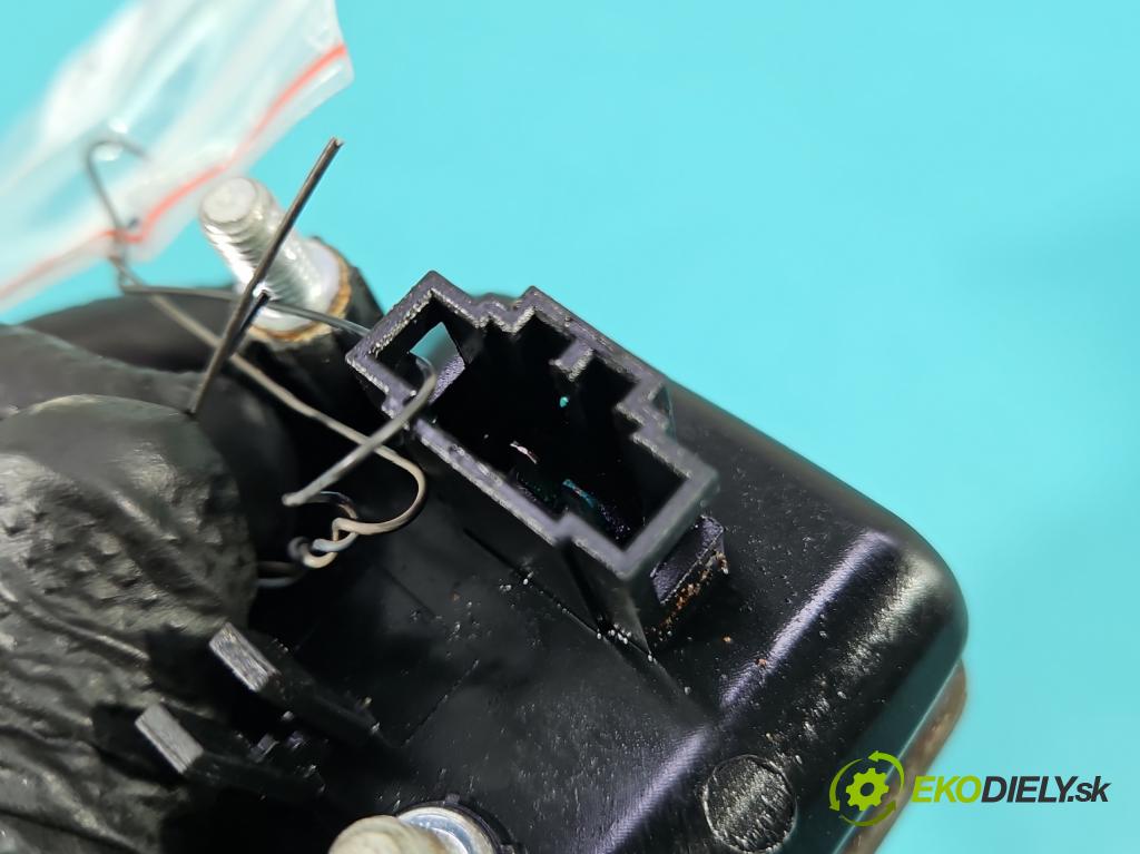 Seat Leon III 2012-2020 2.0 tdi 150 HP manual 110 kW 1968 cm3 5- rukoväť kufrové dvere zadné 5F0827565C