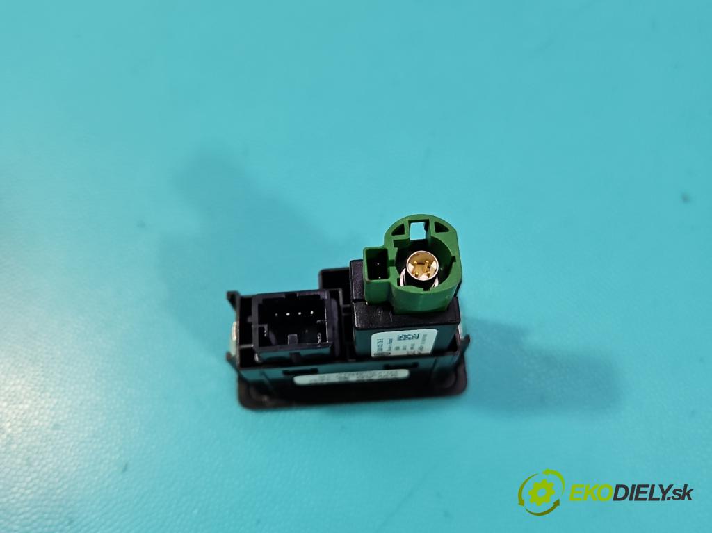 Seat Leon III 2012-2020 2.0 tdi 150 HP manual 110 kW 1968 cm3 5- zásuvka USB 5G0035222E