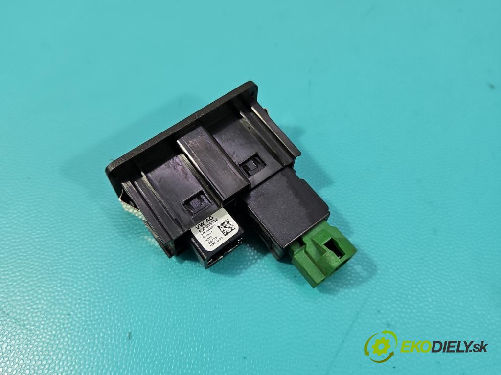 Seat Leon III 2012-2020 2.0 tdi 150 HP manual 110 kW 1968 cm3 5- zásuvka USB 5G0035222E